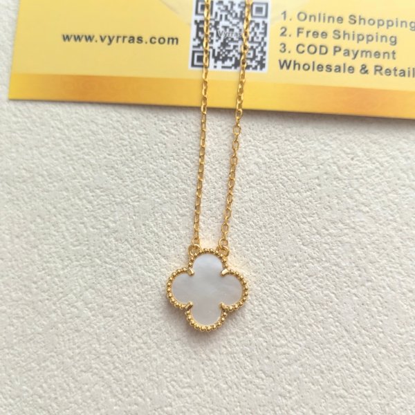 VCA Vòng cổ cỏ bốn lá Mã não trắng 15MM
